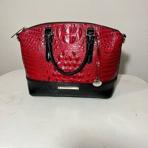 BRAHMIN DUXBURY MEDIUM SIZE. Red and Black . Like new. Beautiful😍